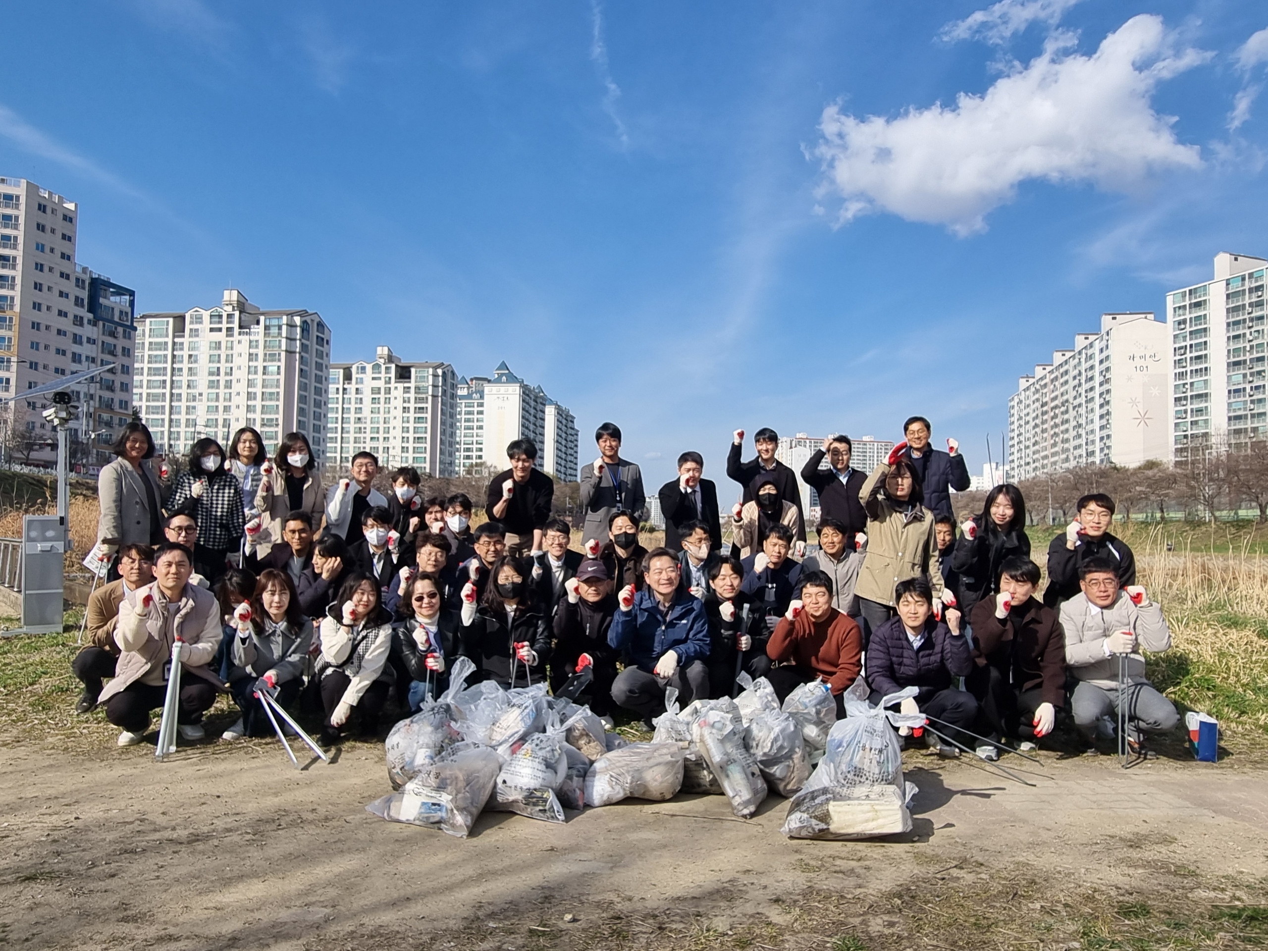 “ESG 실천한다” 자원봉사의 날 운영 이미지(2)