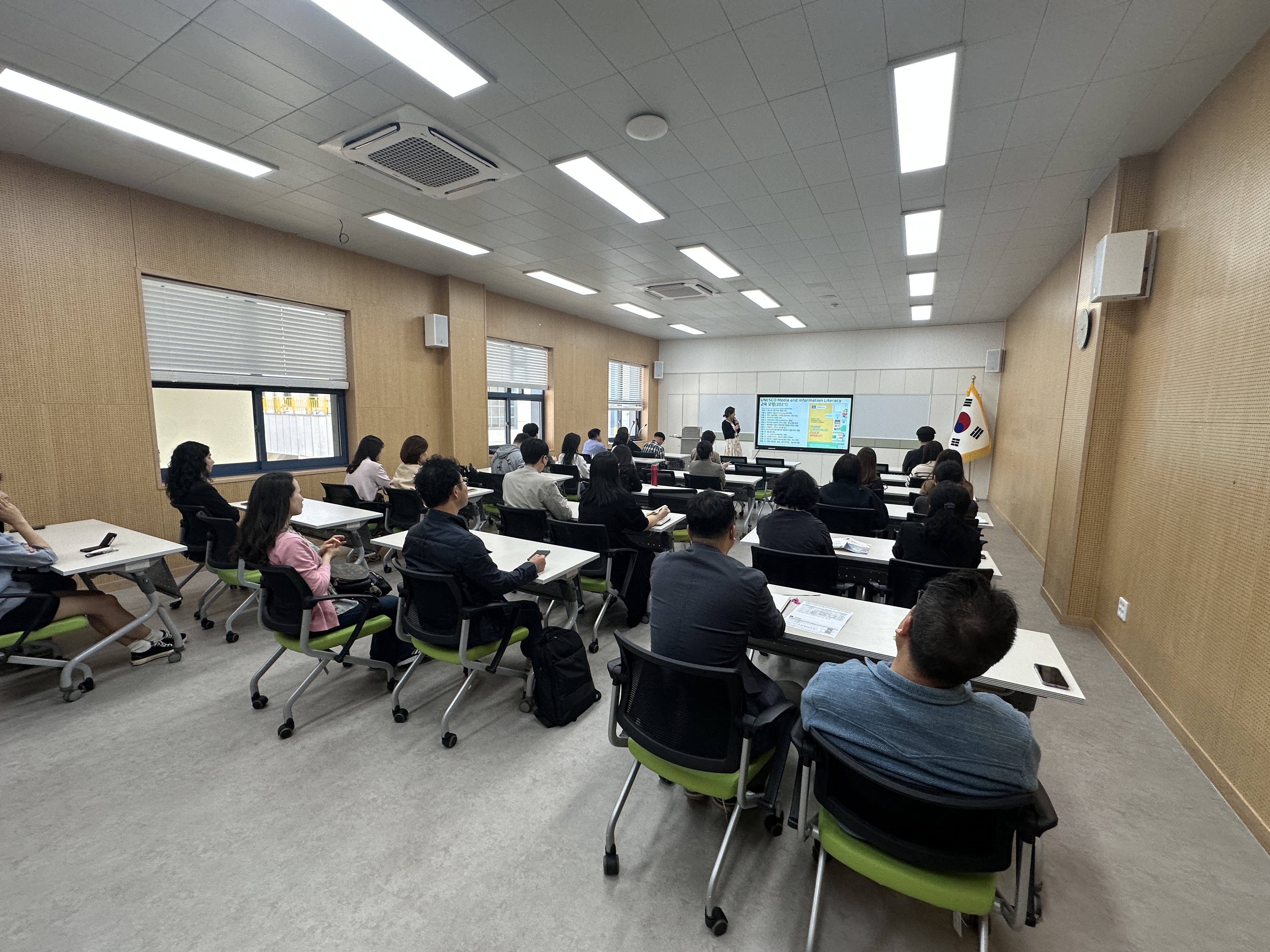 “미래형 학교도서관 교육공동체가 함께 만들어요” 이미지(2)