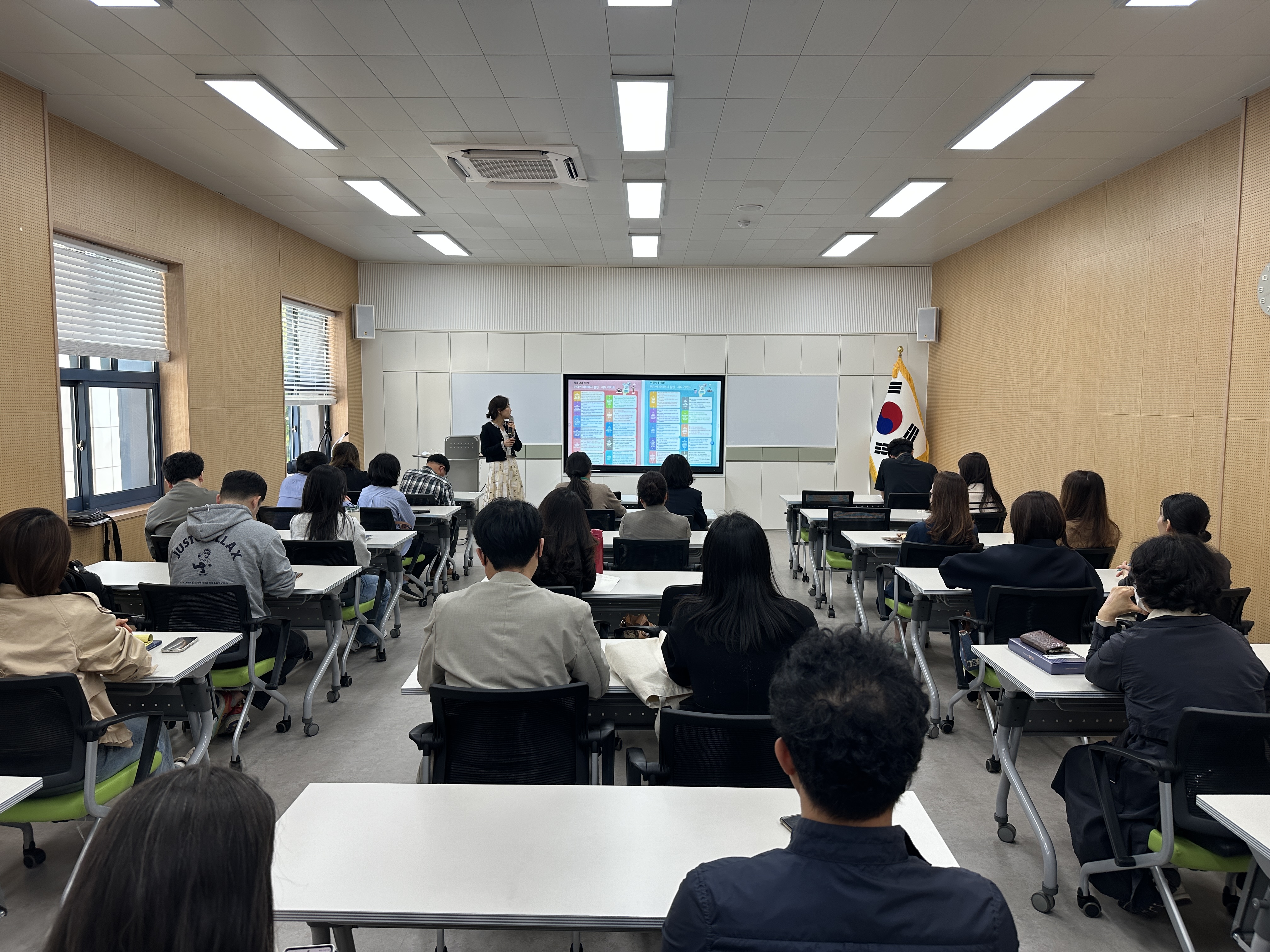 “미래형 학교도서관 교육공동체가 함께 만들어요” 이미지(3)