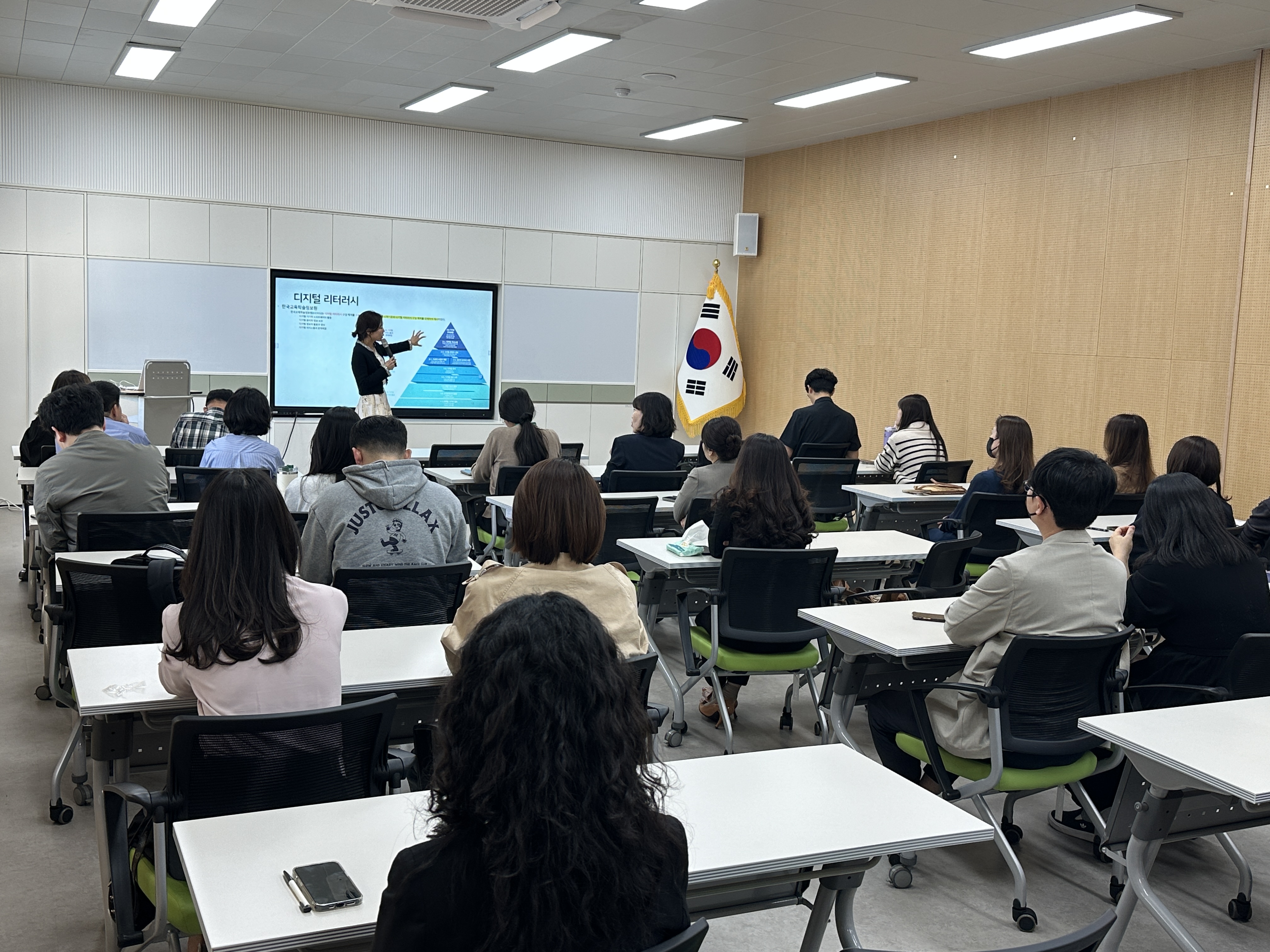 “미래형 학교도서관 교육공동체가 함께 만들어요” 이미지(4)