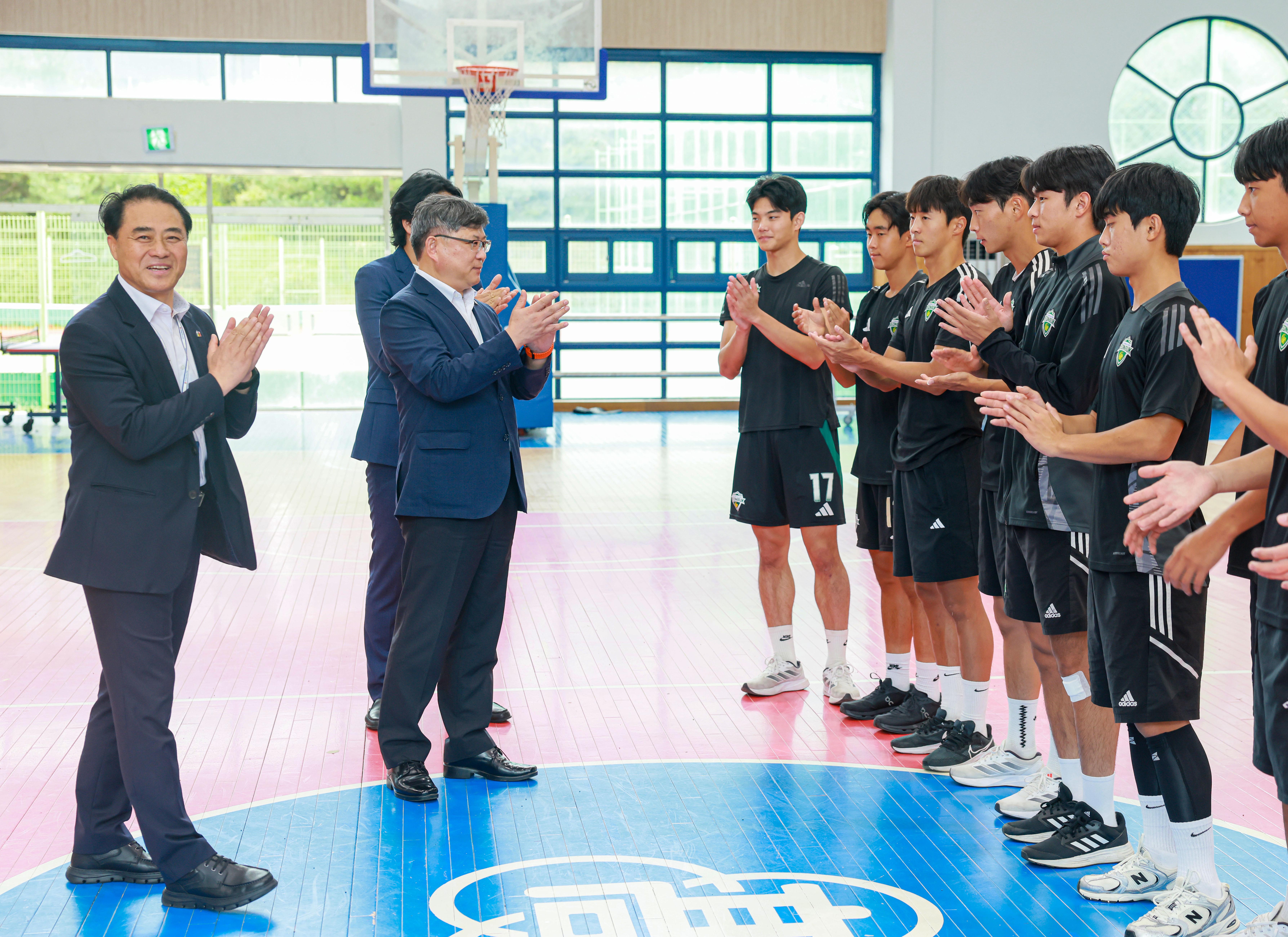 유정기 교육감 권한대행, 전주영생고 축구부 격려 이미지(2)