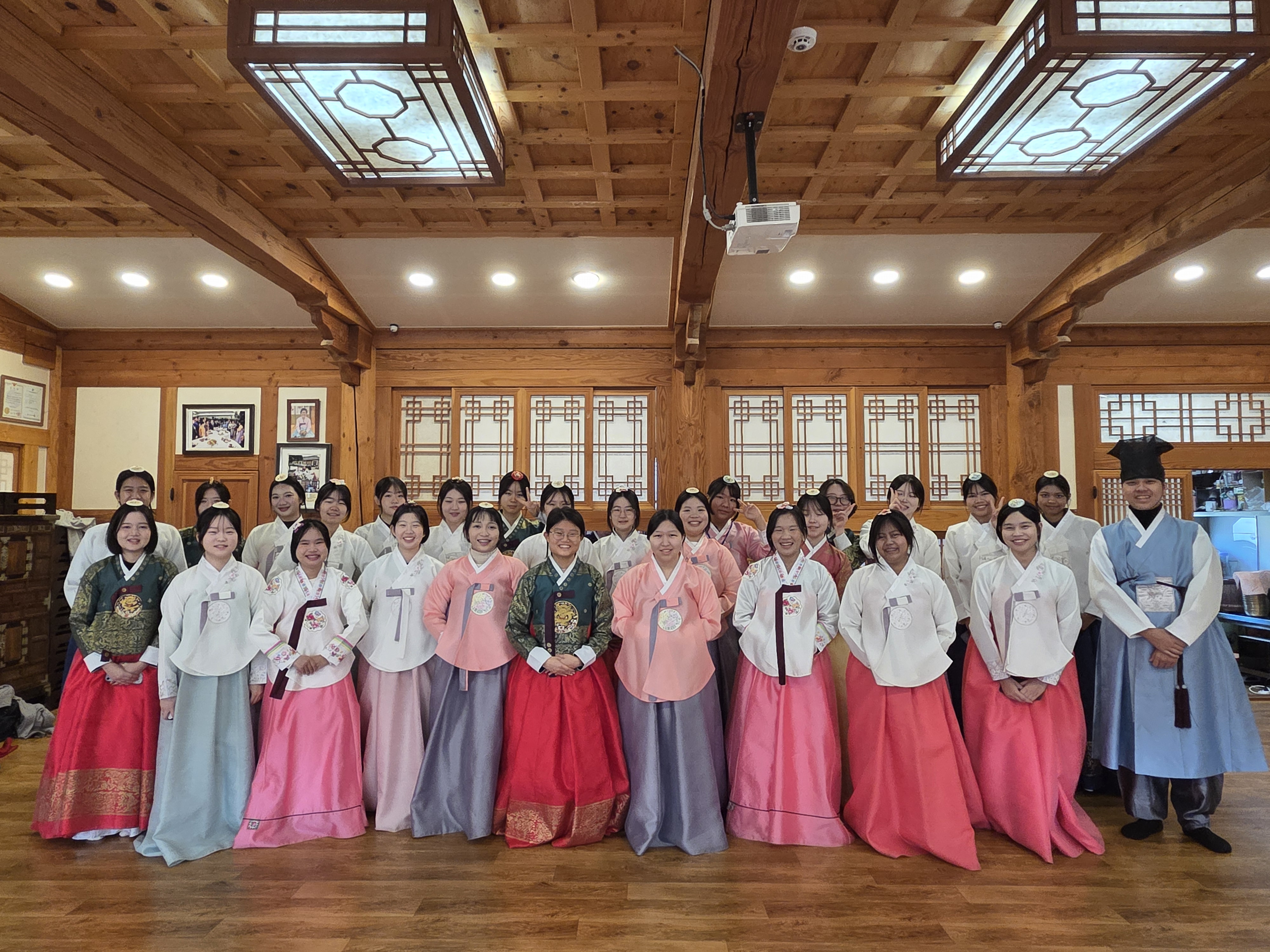 “한국어로 잇고 마음으로 통하다” 이미지(3)