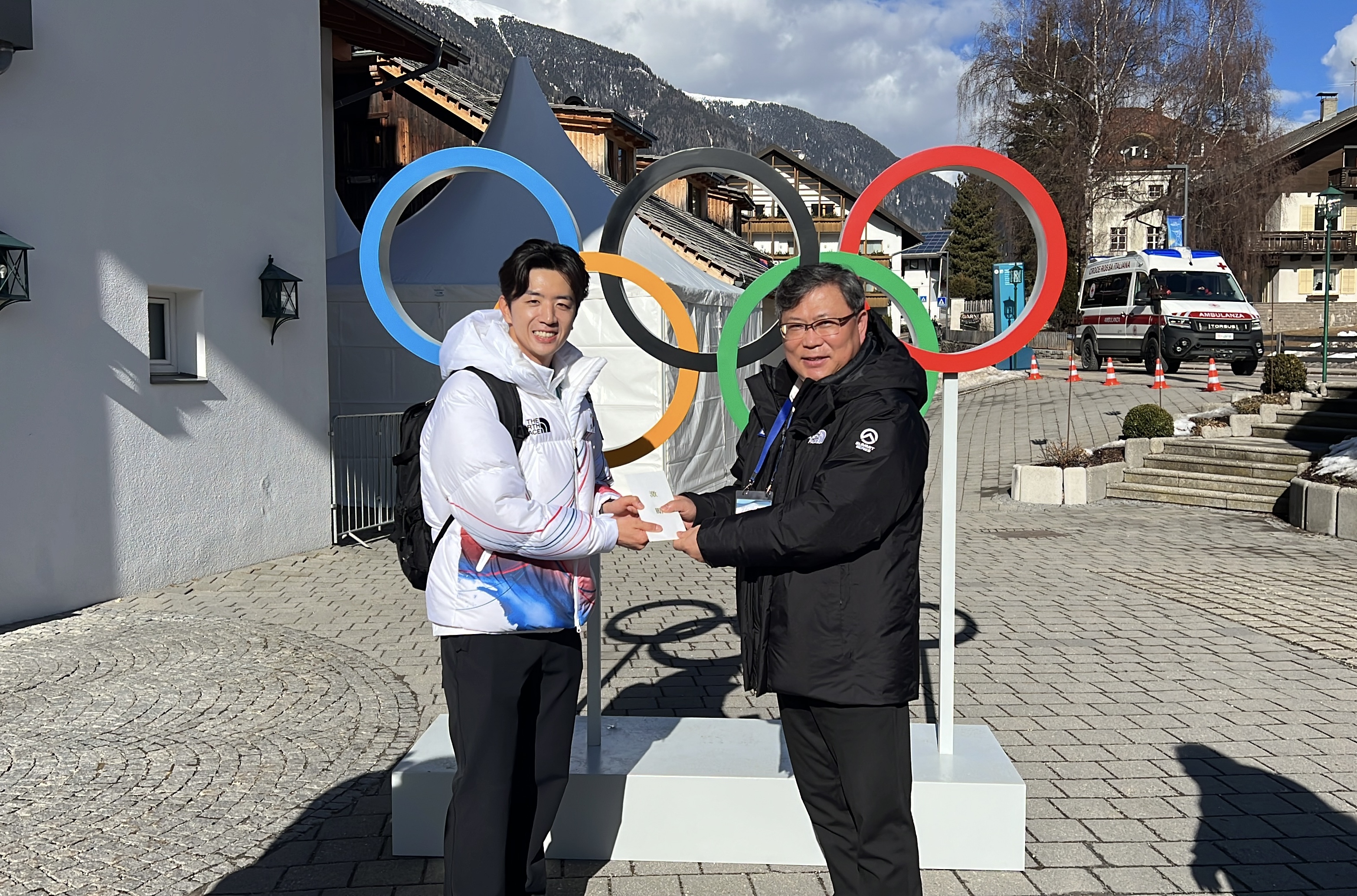 유정기 권한대행, 알프스 설원서 최두진 선수 격려 이미지(3)