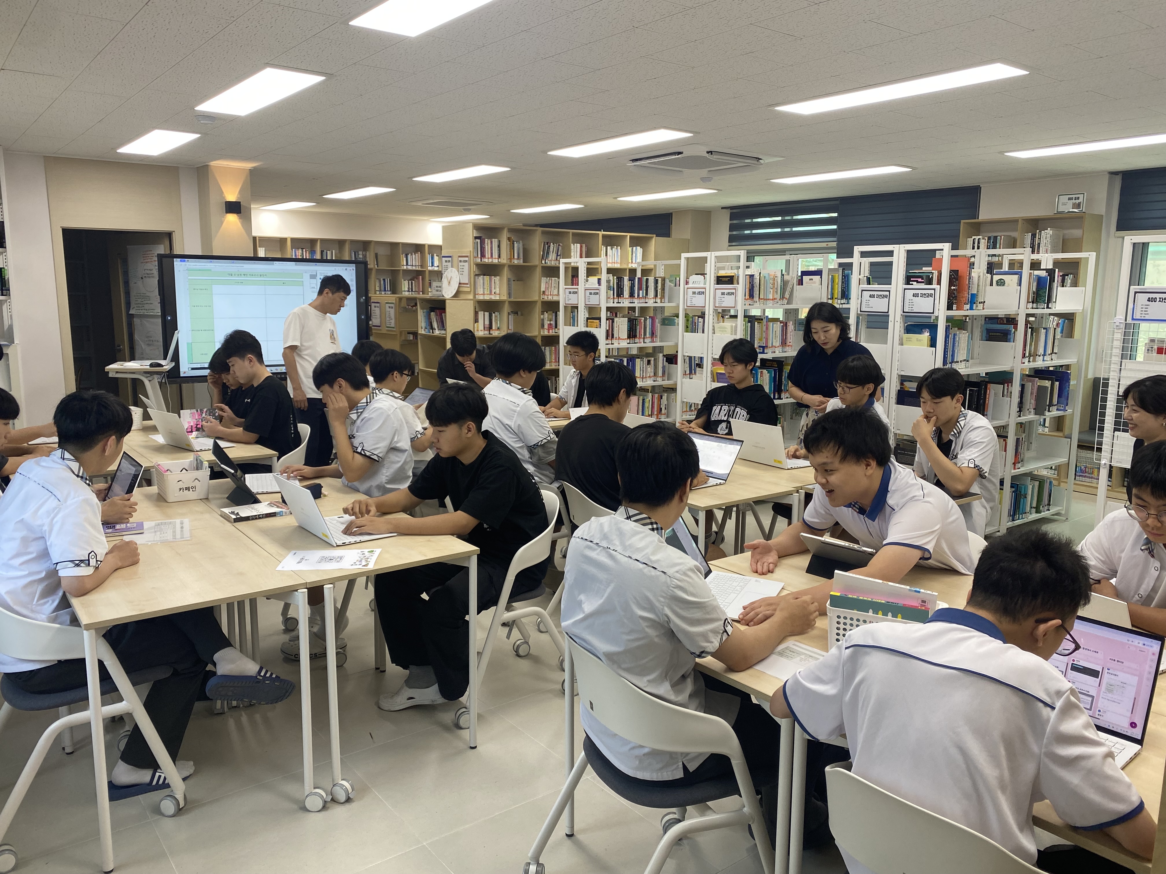 학생들 독서열기 후끈… 학교도서관 대출 63%↑ 이미지(2)