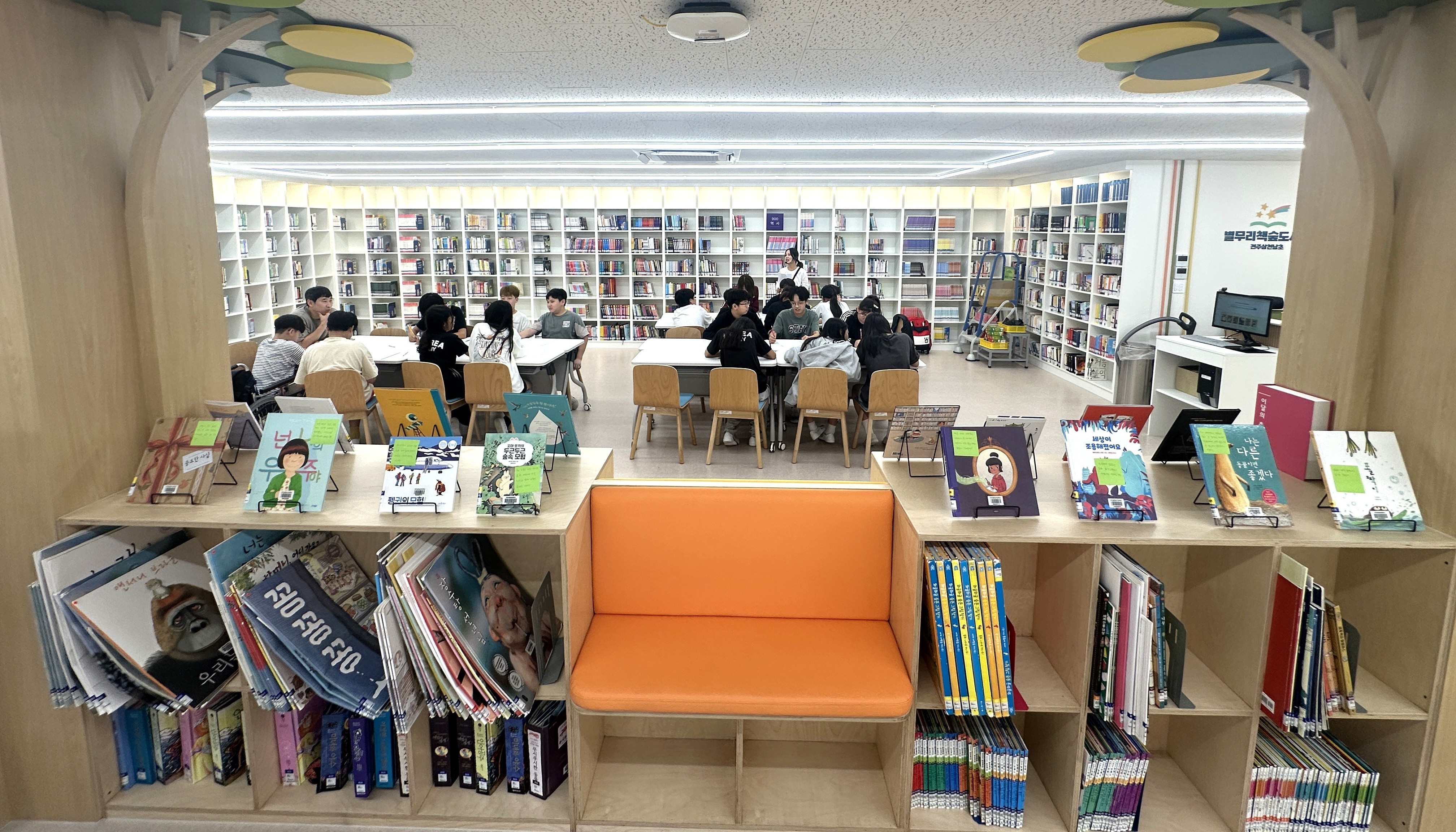 학생들 독서열기 후끈… 학교도서관 대출 63%↑ 이미지(3)