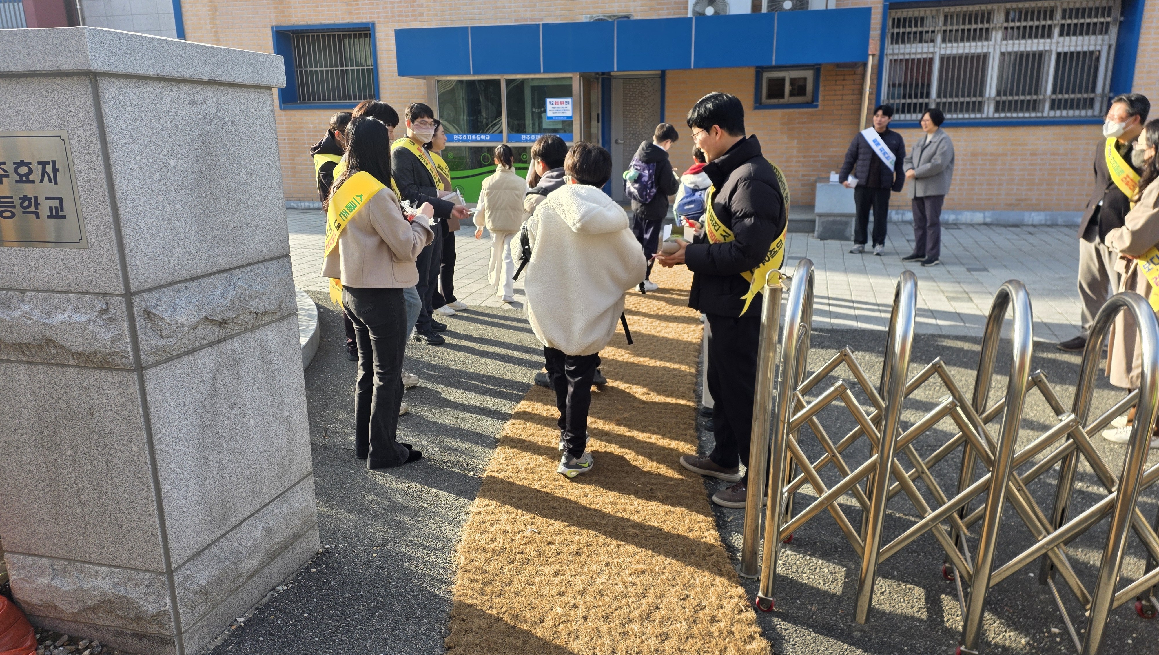 전북교육청, 개학기 교통안전 캠페인 실시 이미지(1)