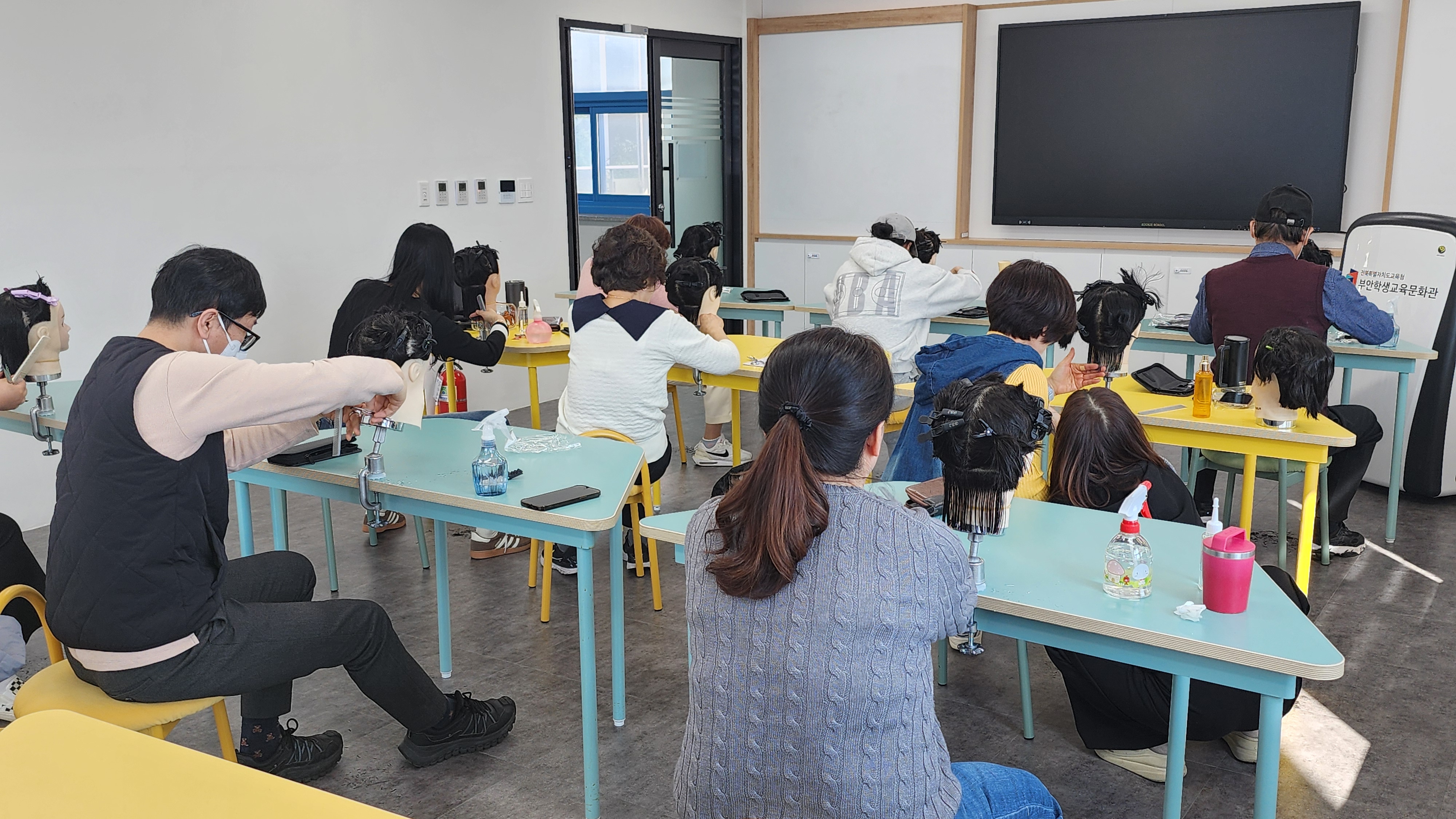부안학생교육문화관, 생활밀착형 평생교육 우리집 미용기술사 큰 호응 이미지(2)