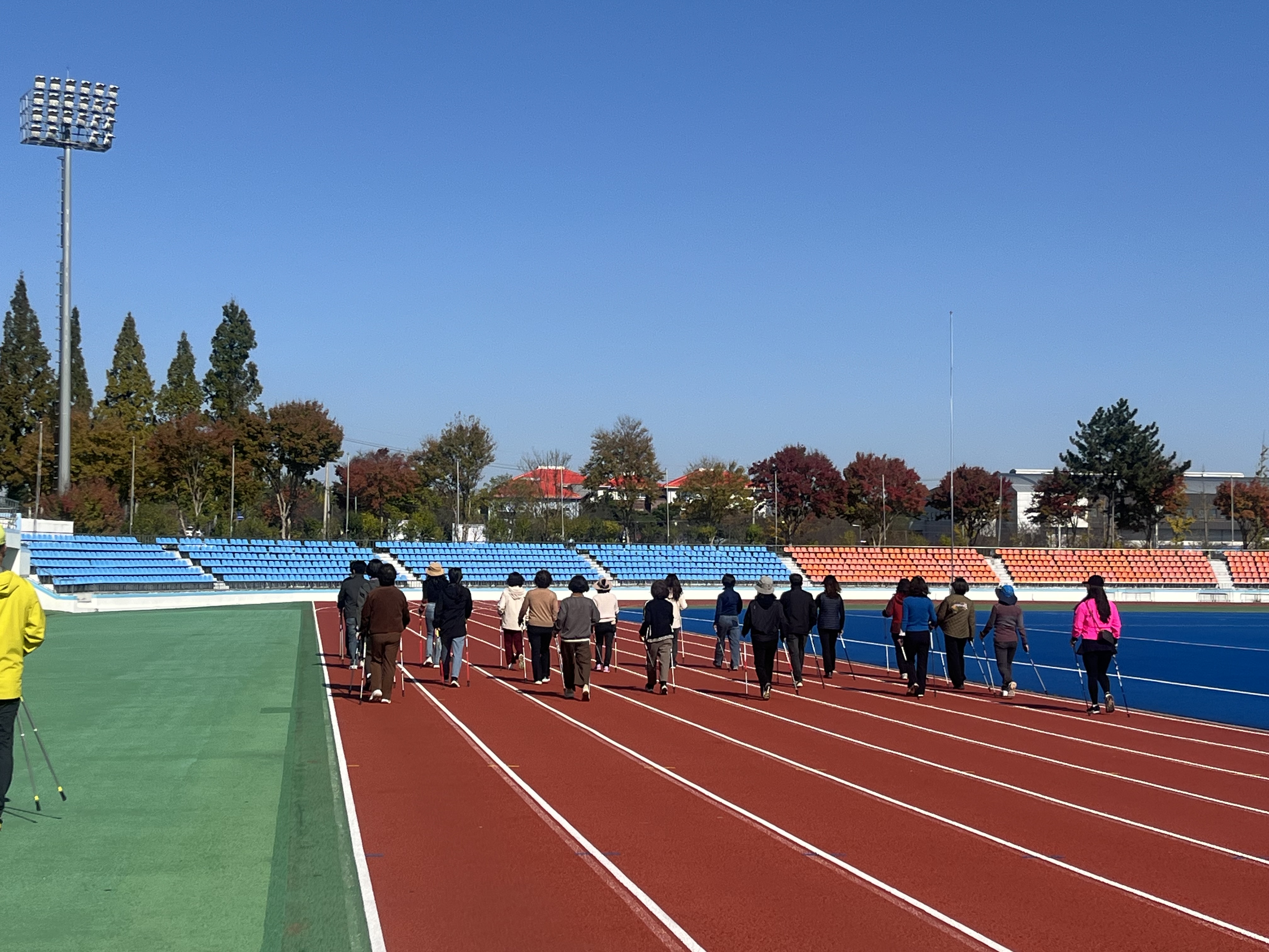 김제교육지원청, 탄소중립 실천 생태걷기 교원 노르딕 워킹 연수 운영 이미지(2)