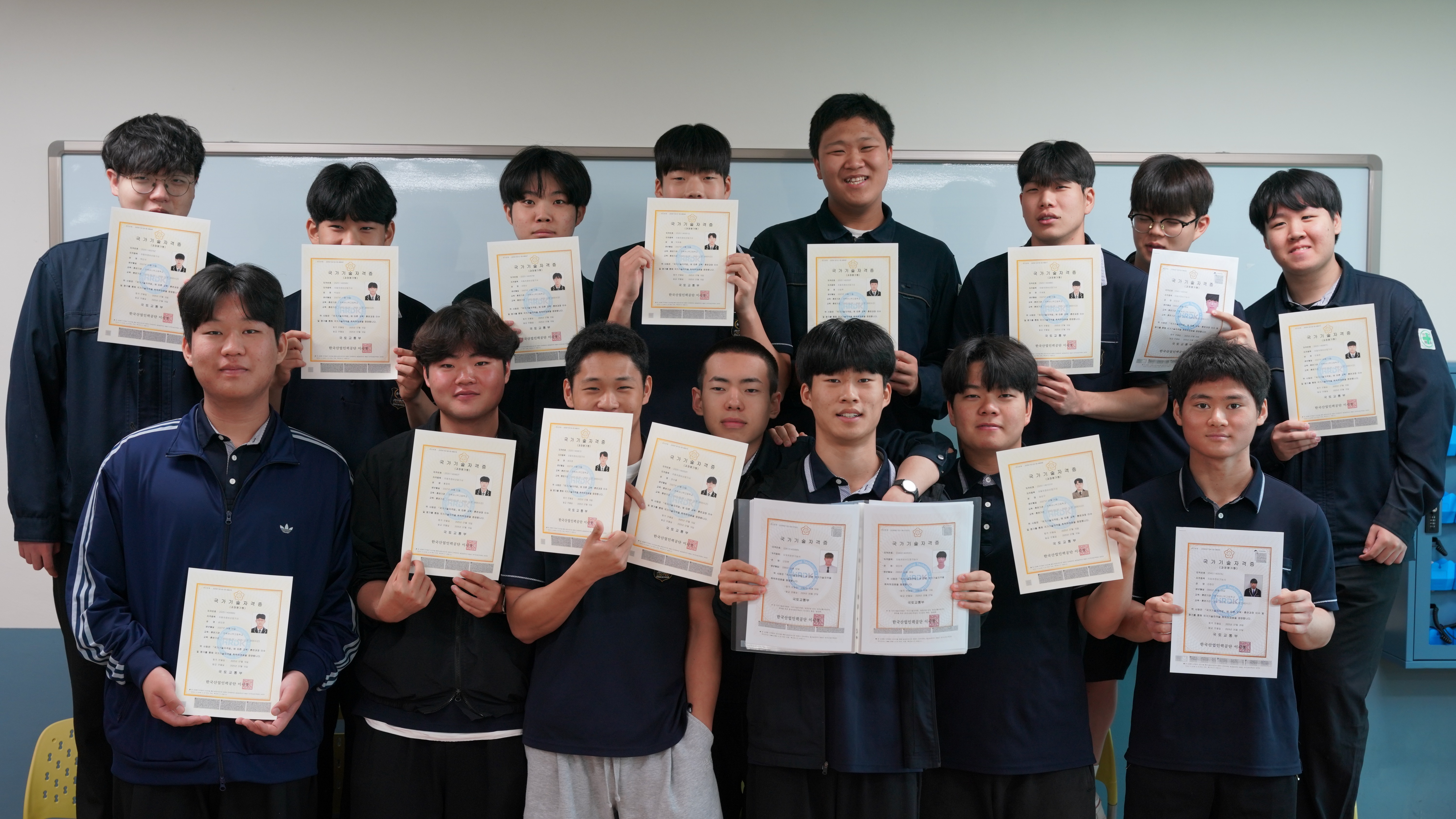 전북유니텍고, 과정평가형 자동차정비·제과산업기사 전원 합격 이미지(1)