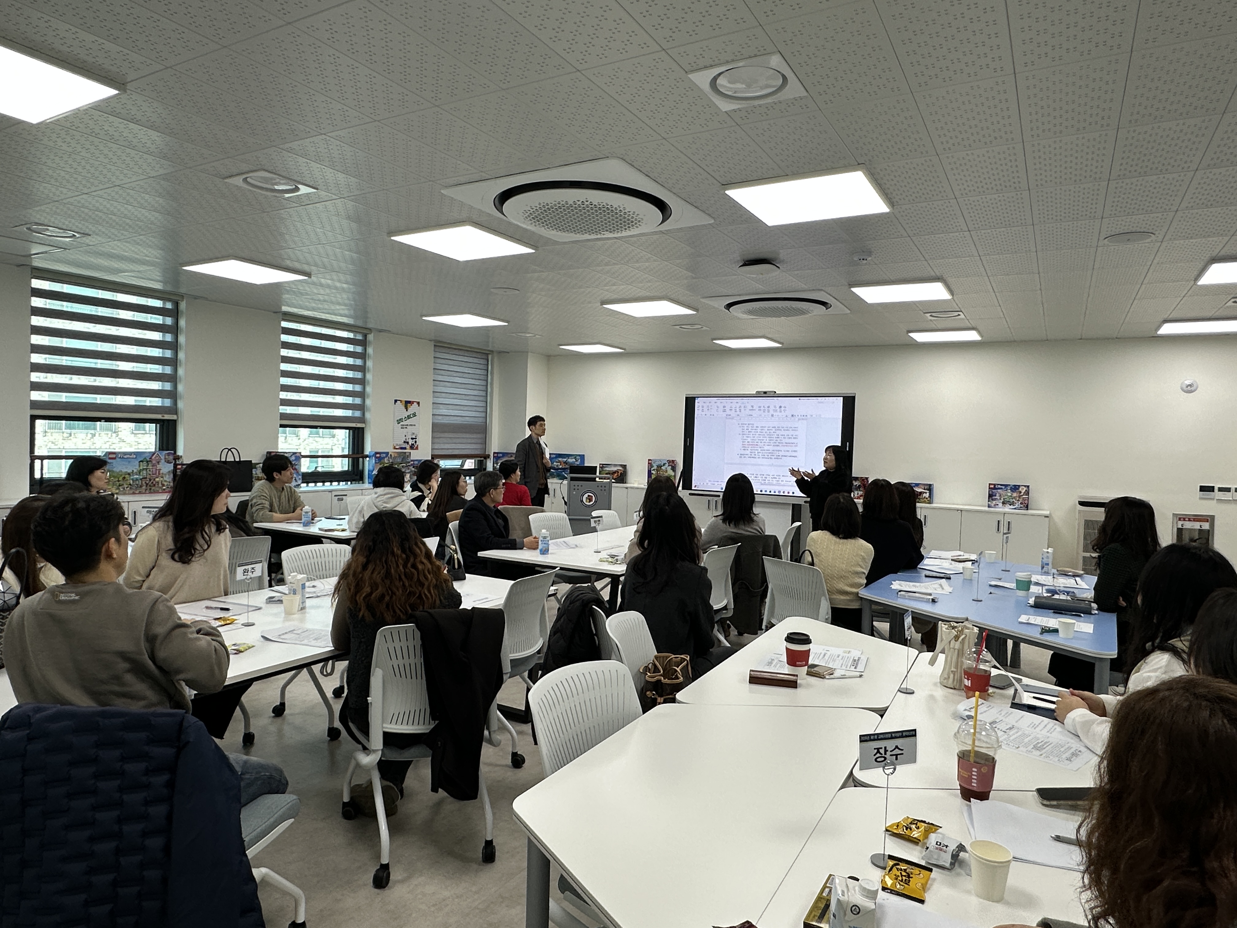 고창교육지원청, 2026년 제1회 교육지원청 계약업무 원탁토론회 개최 이미지(2)