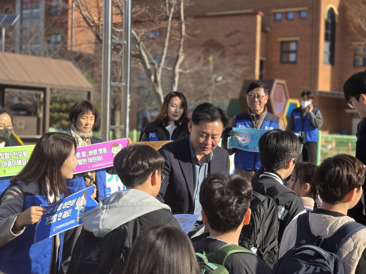 정읍교육지원청, 등굣길 청렴 캠페인 확대 운영 이미지(1)