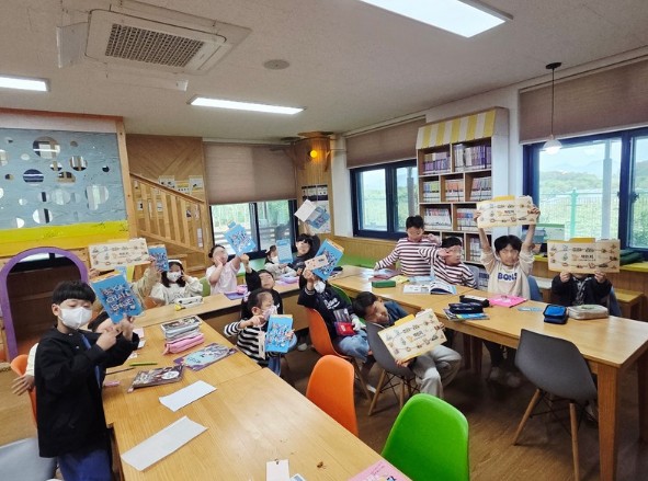 전주교육지원청, “독서가 재밌어지는 마법 정답은 학교도서관에!” 이미지(2)