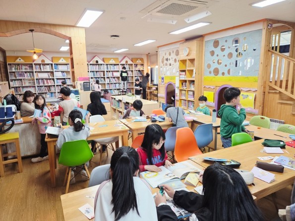 전주교육지원청, “독서가 재밌어지는 마법 정답은 학교도서관에!” 이미지(3)