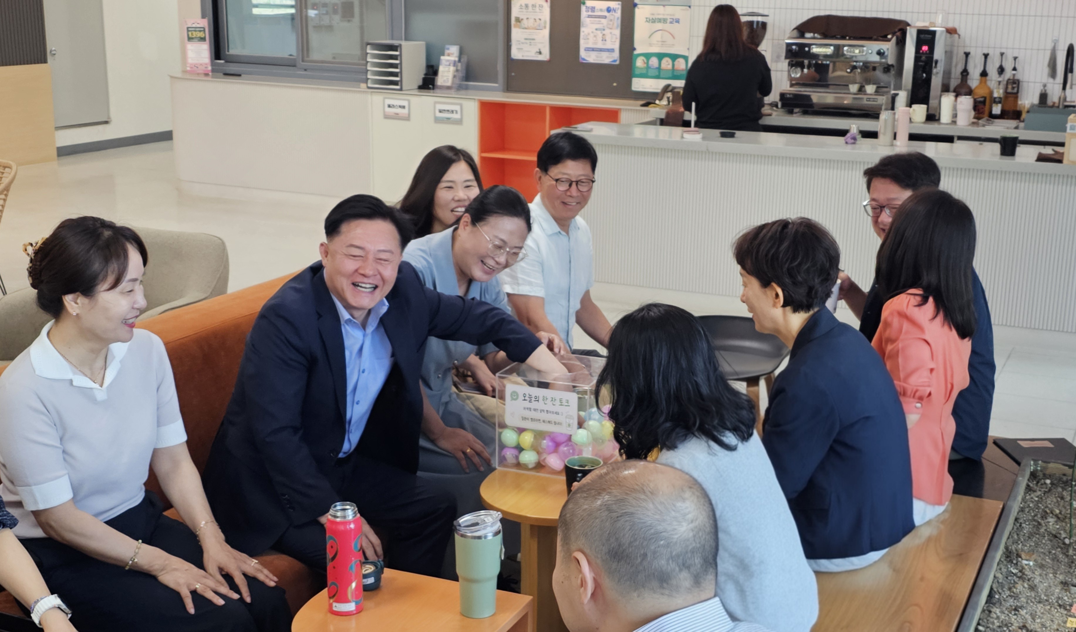 정읍교육지원청, 커피 한 잔에 소통을 담다.. 상호존중의 날 운영 이미지(1)