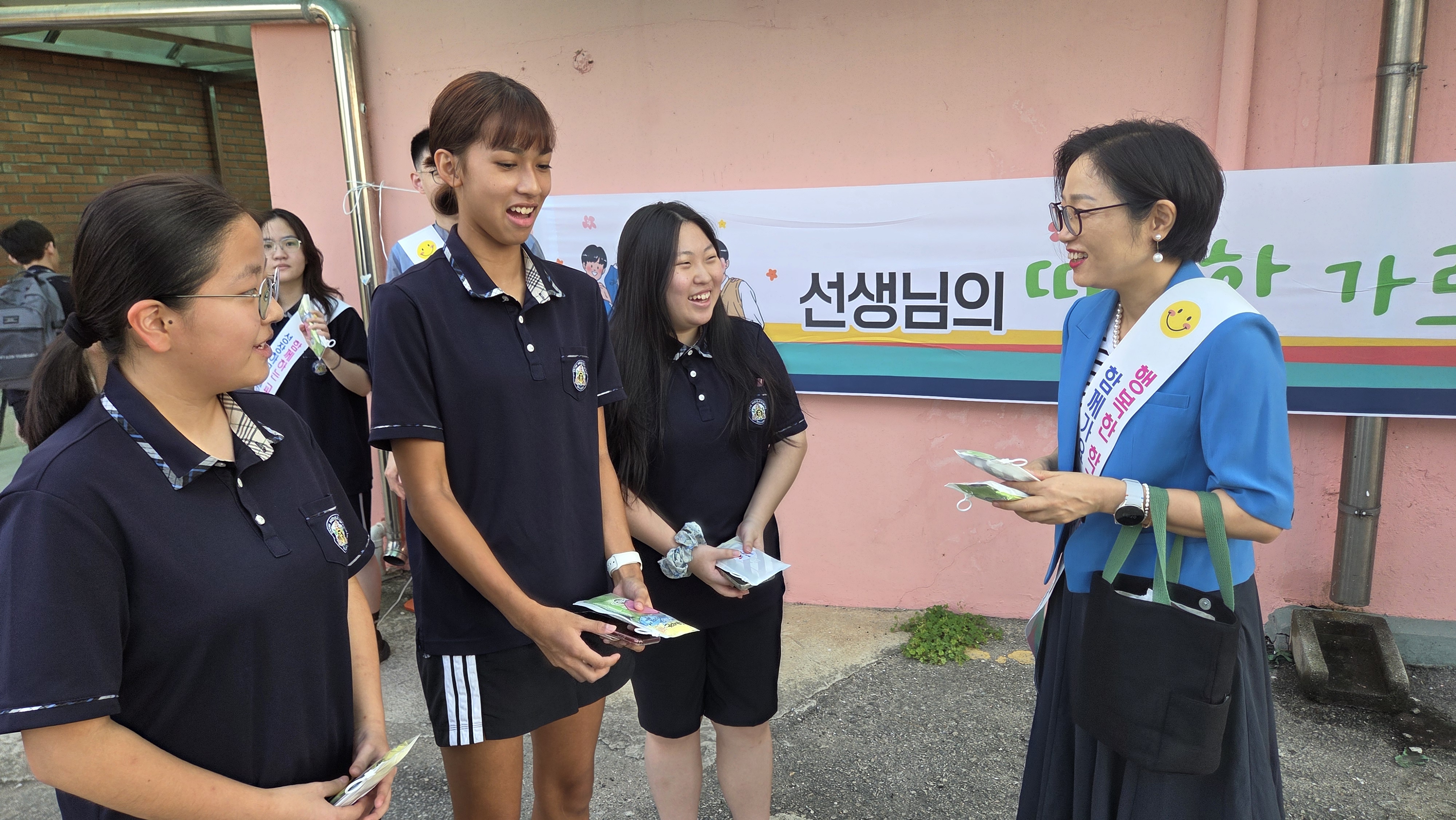 정읍교육지원청, 특이민원 예방· 교육활동 보호 캠페인 전개 이미지(4)